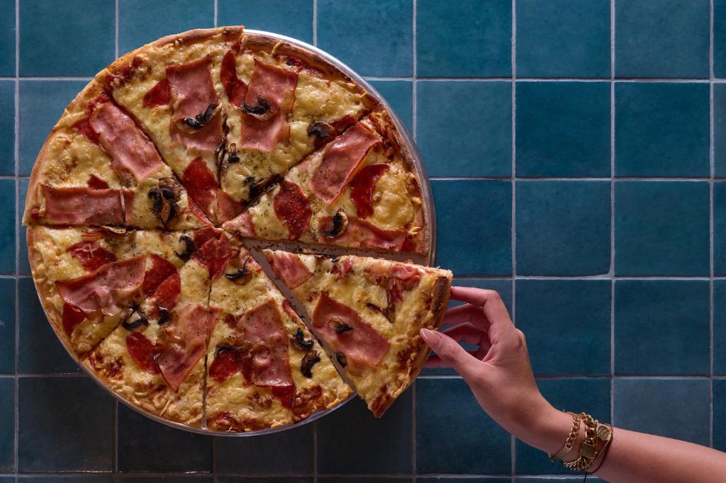 Pica ar šķiņķi un pepperoni Atlantica Aegean Blue