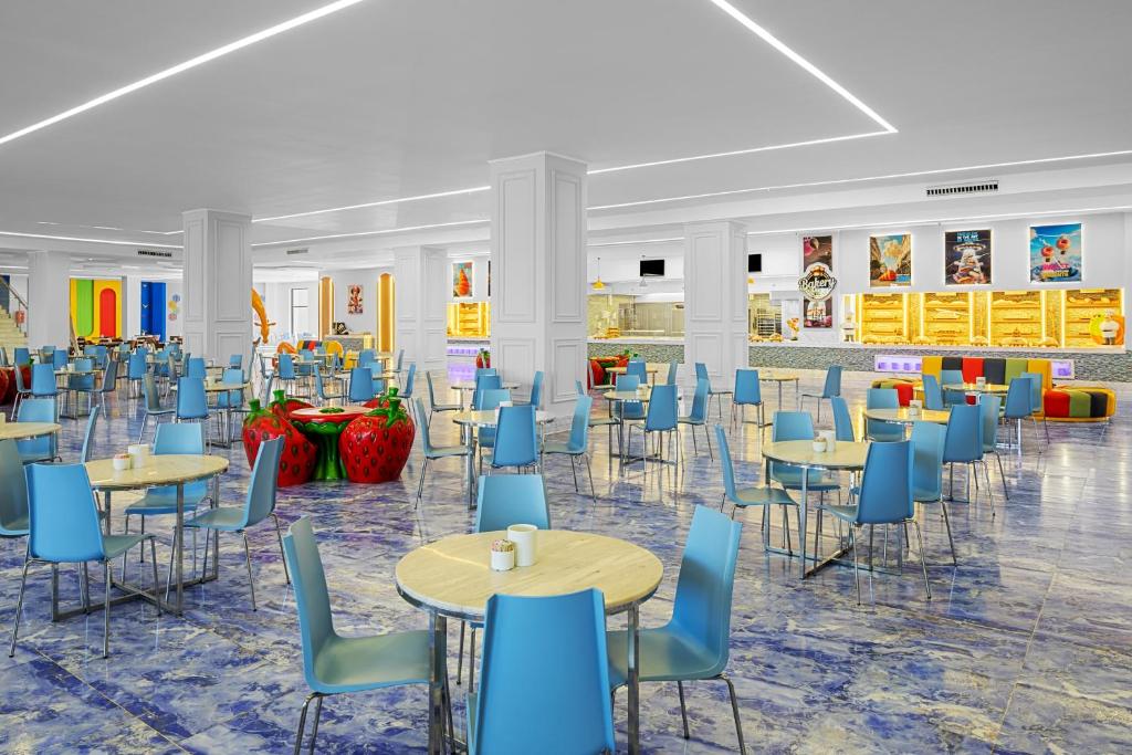 Viesnīcas Pickalbatros Jungle Aqua Park stilīgs un plašs restorāns