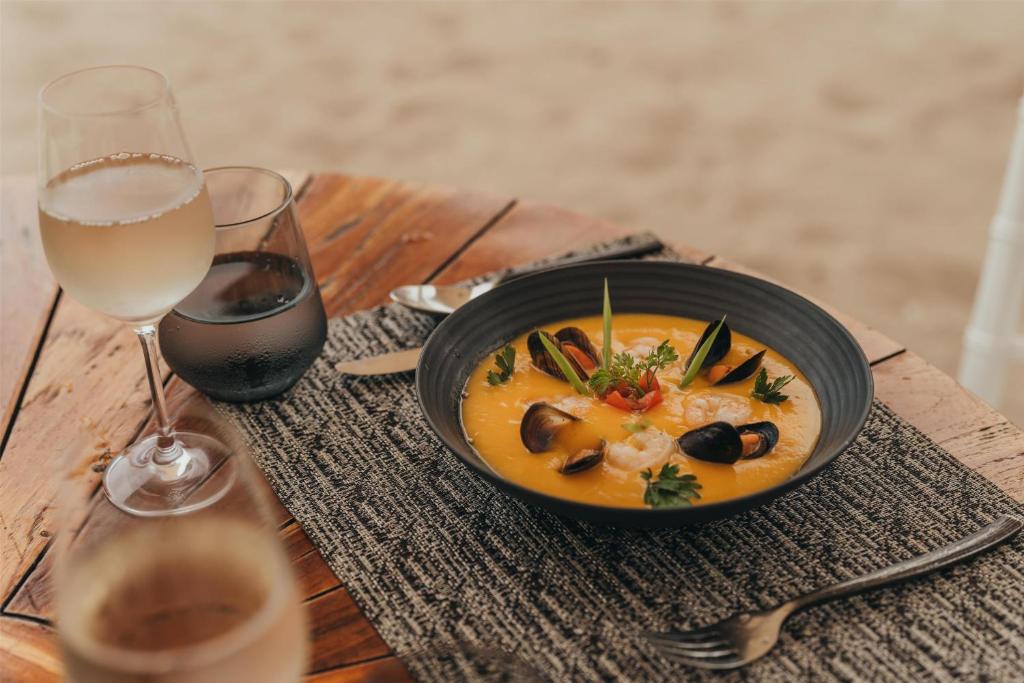 Garšīgs jūras velšu zupa pie Radisson Blu Poste Lafayette Resort & SPA