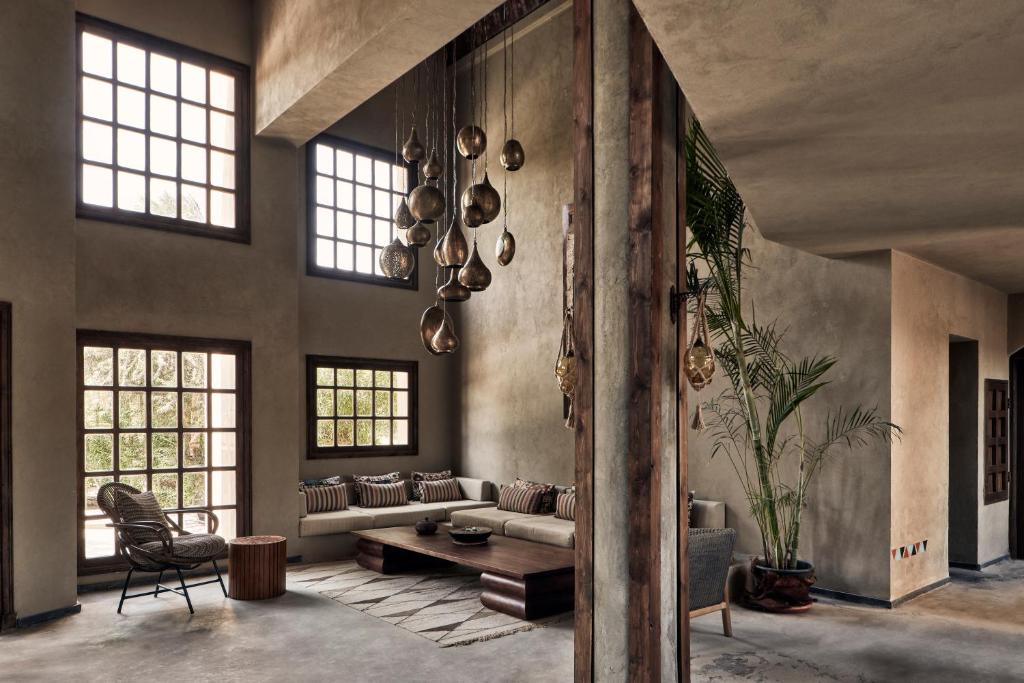 Mūsdienīgs viesnīcas Cook's Club El Gouna interjers ar komfortablu sēdvietu.