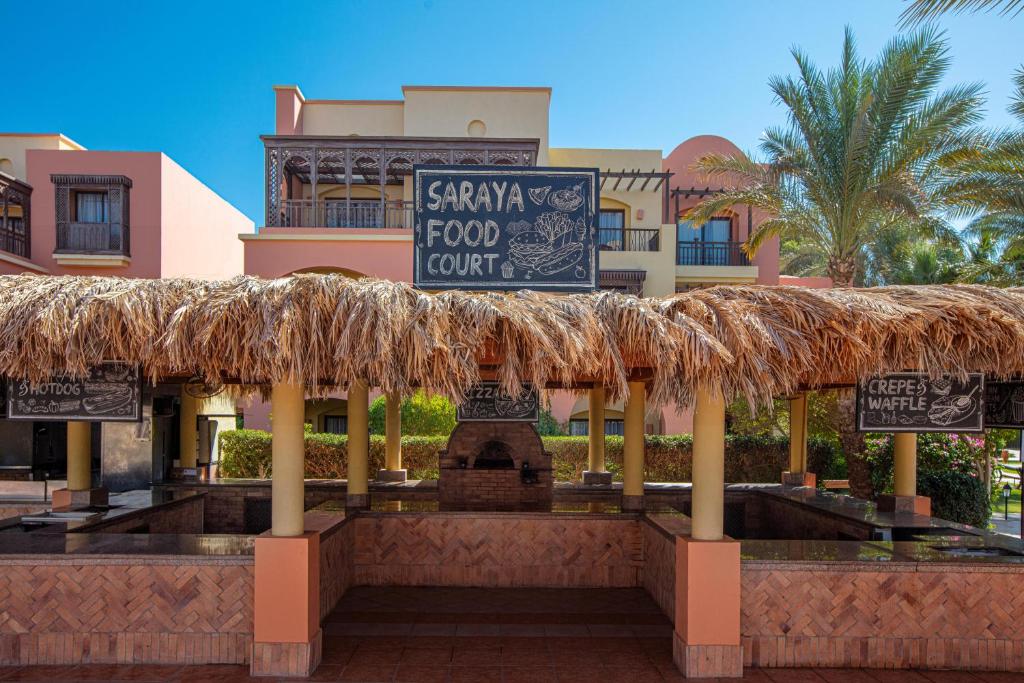 Sarayas ēdienu laukums pie Jaz Makadi Saraya Resort