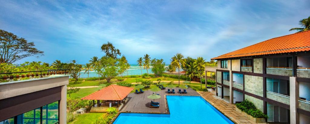 Cinnamon Bey viesnīca ar baseinu un skatu uz okeānu