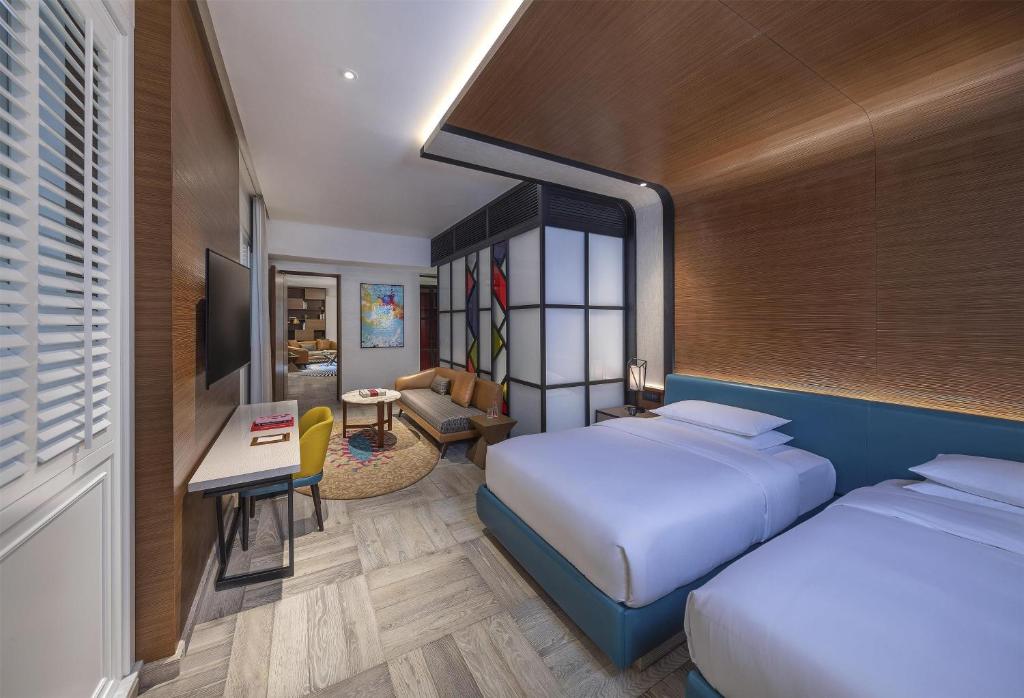 Numurs ar divām gultām viesnīcā Andaz Dubai The Palm.