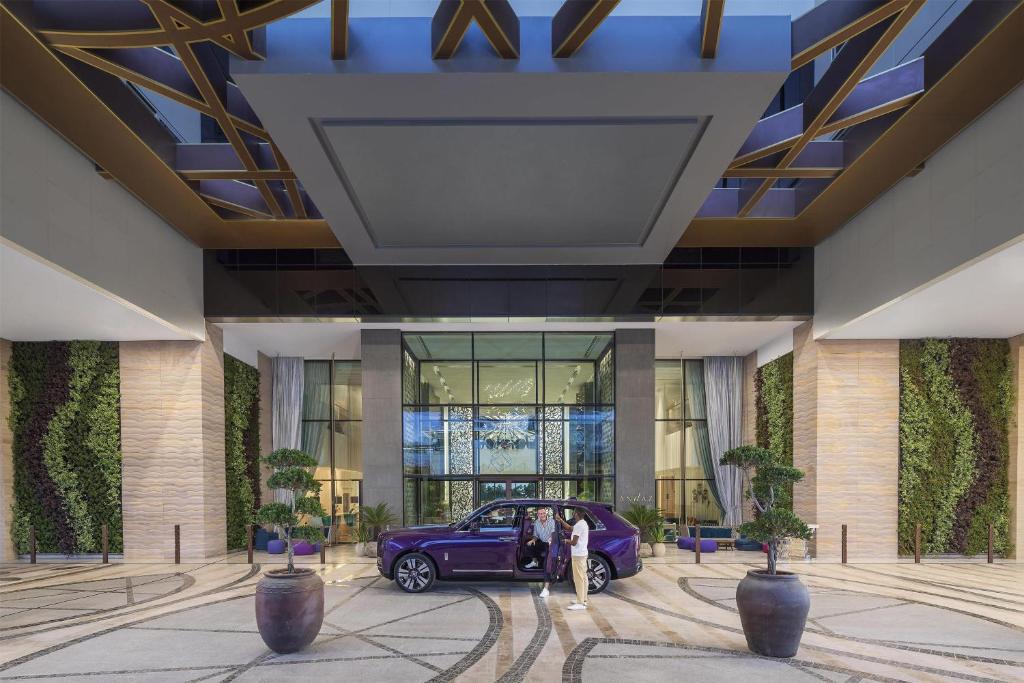 Andaz Dubai The Palm grand entrance with luxury vehicle