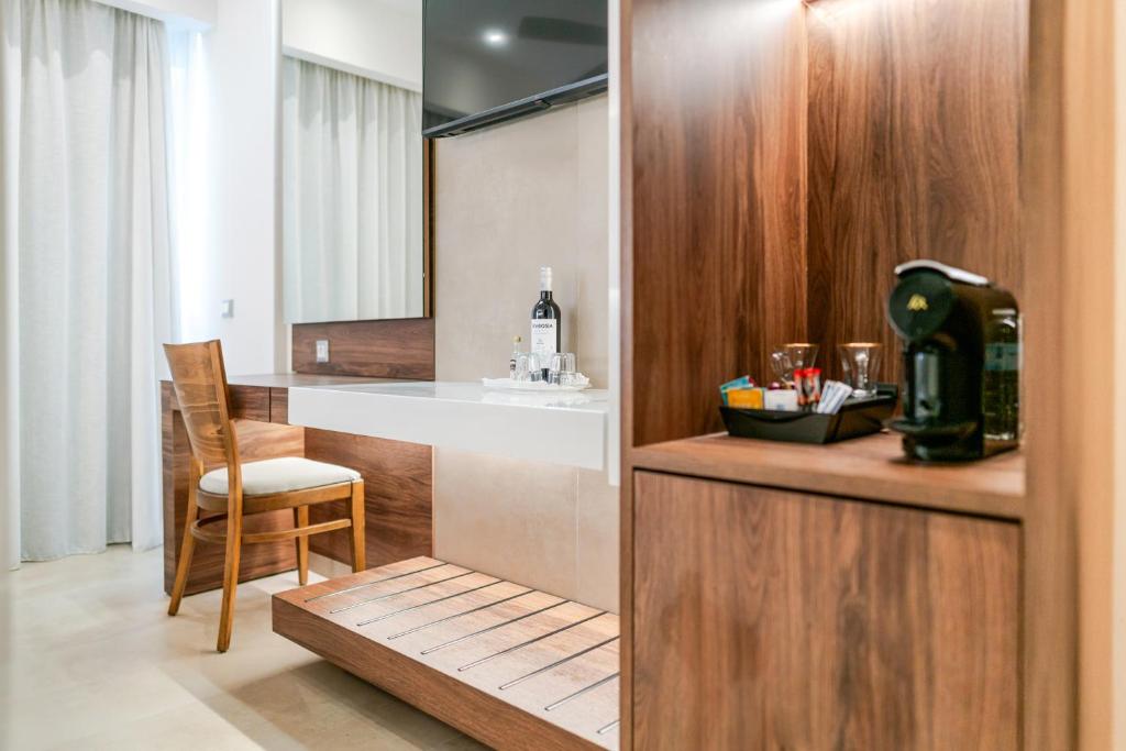 Mūsdienīgs numurs ar TV un kafijas automātu Calypso Beach