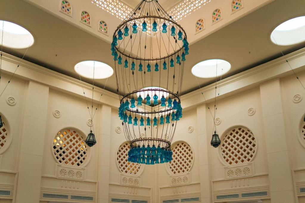 Lieliska lustra ar zilu akcentu Baron Palms Resort