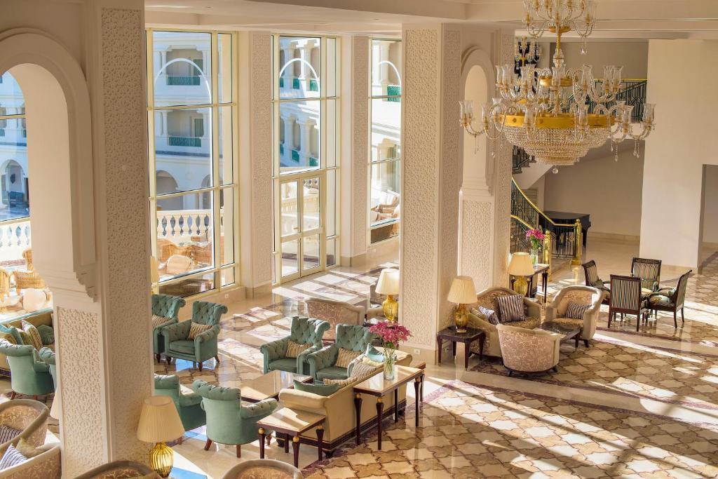 Baron Palace Sahl Hasheesh elegantais vestibilis ar greznām mēbelēm