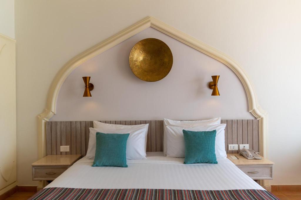 Baron Palms Resort moderns numurs ar stilīgu dizainu un komfortu.