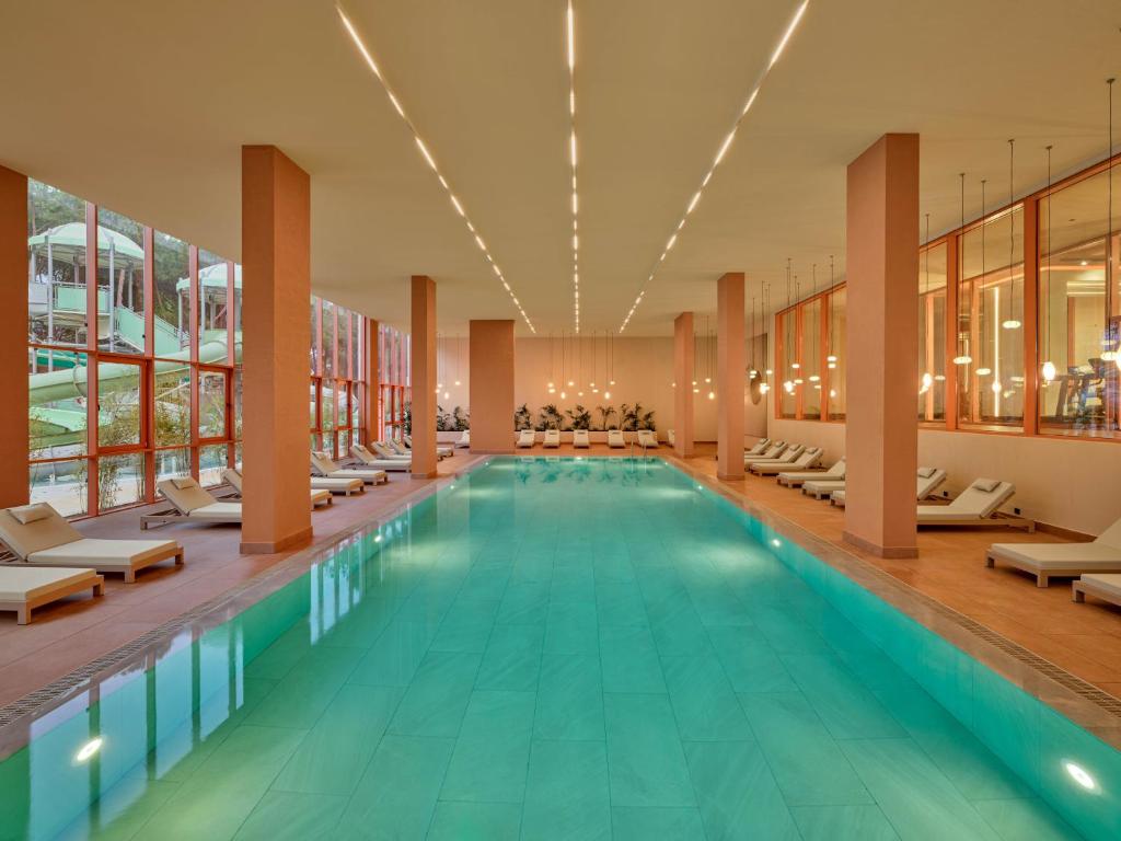 Paloma Grida iekštelpu baseins ar relaksācijas zonu