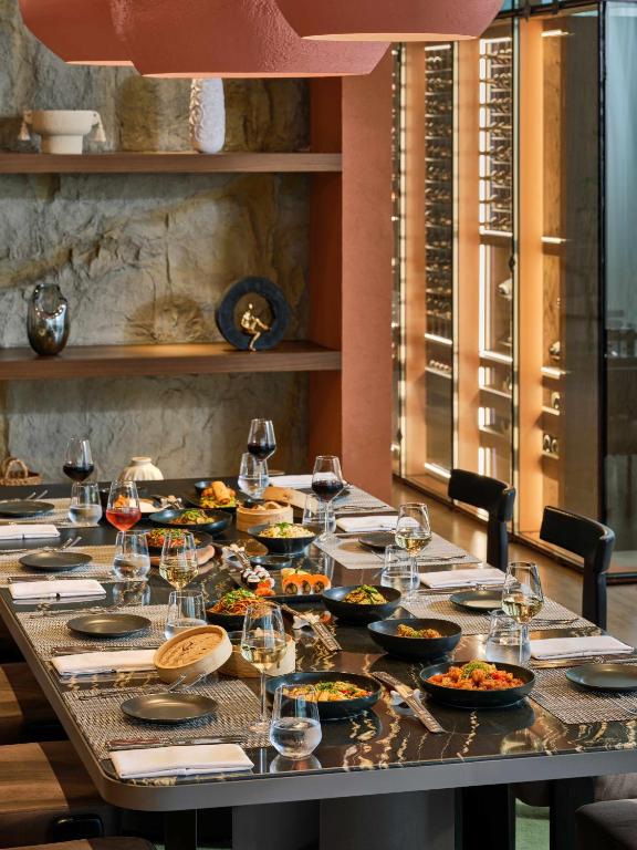 Grezna maltīte Paloma Grida restorānā ar vīna izvēli.