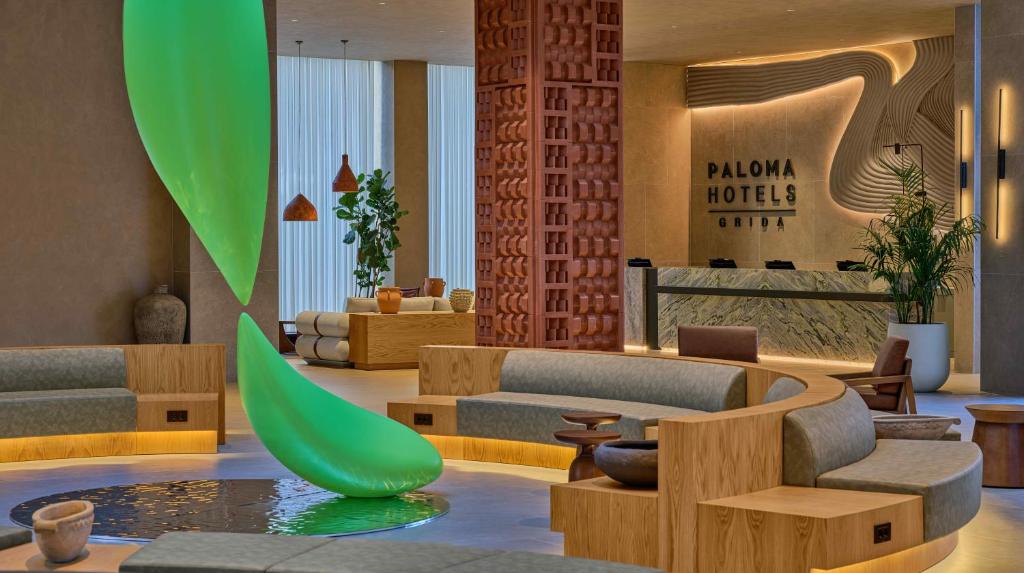 Paloma Grida viesnīcas modernā vestibila dizains.