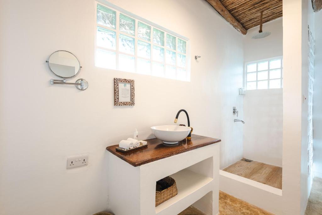 Zanbluu Beach vannas istaba ar modernu dizainu