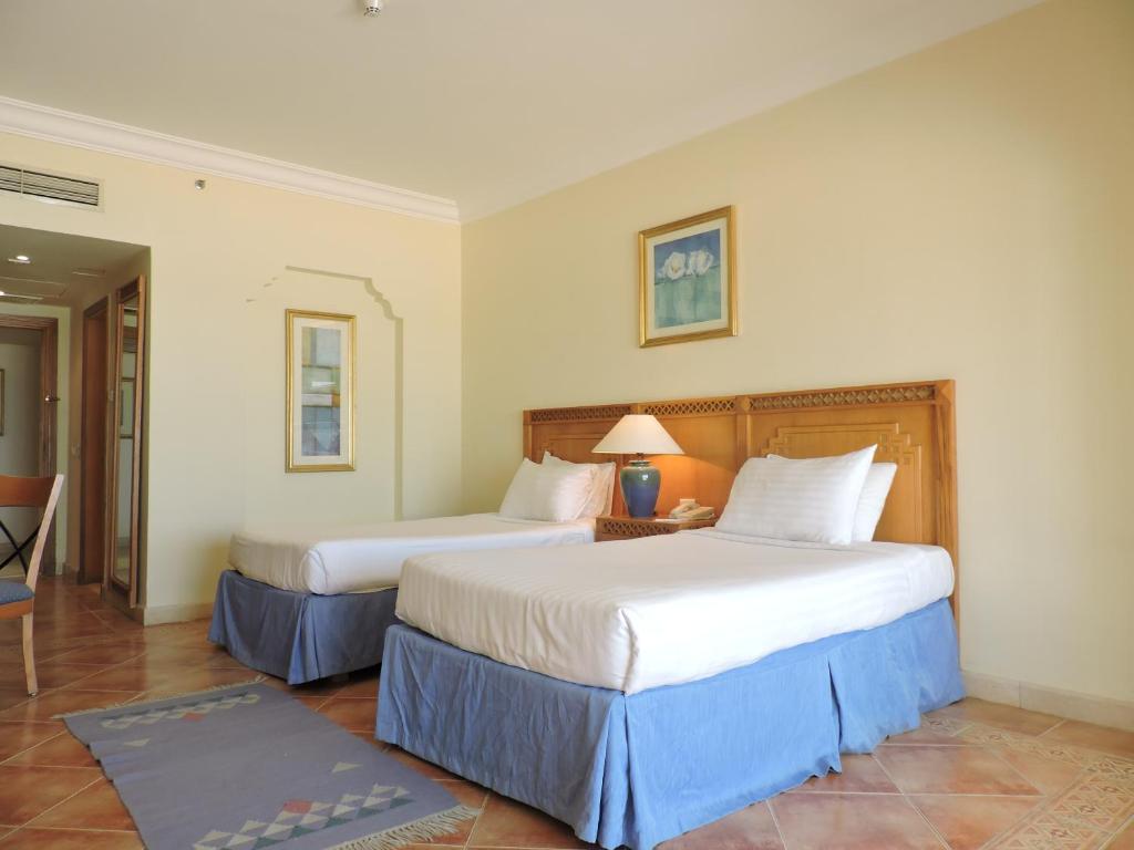 Mūsdienīgs numurs ar diviem gultām Old Palace Resort Sahl Hasheesh.