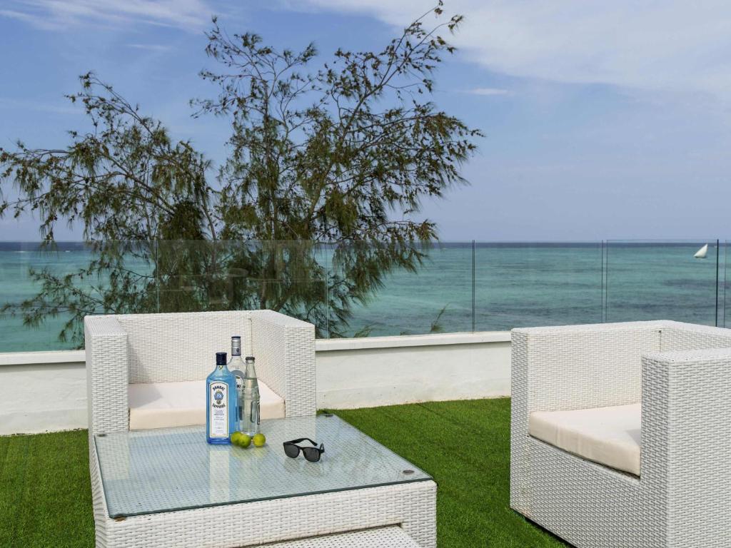 Nungwi Dreams by Mantis terase ar skatu uz okeānu