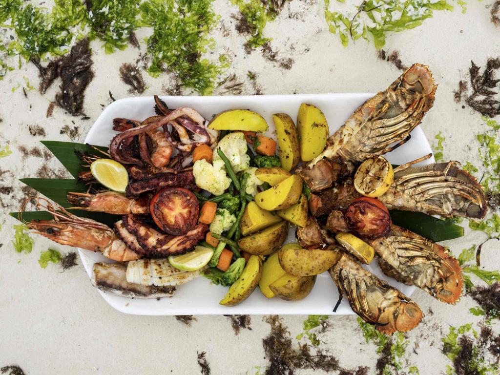 Jūras velšu plate pludmalē Nungwi Dreams by Mantis.