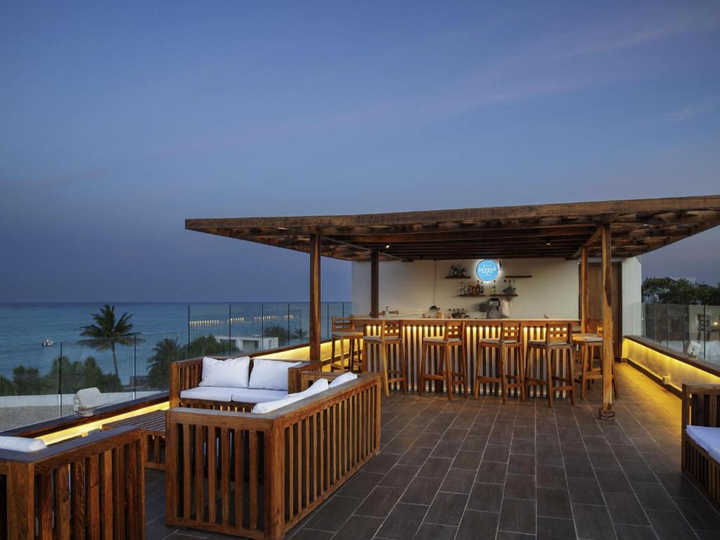 Nungwi Dreams by Mantis terase ar skatu uz okeānu.