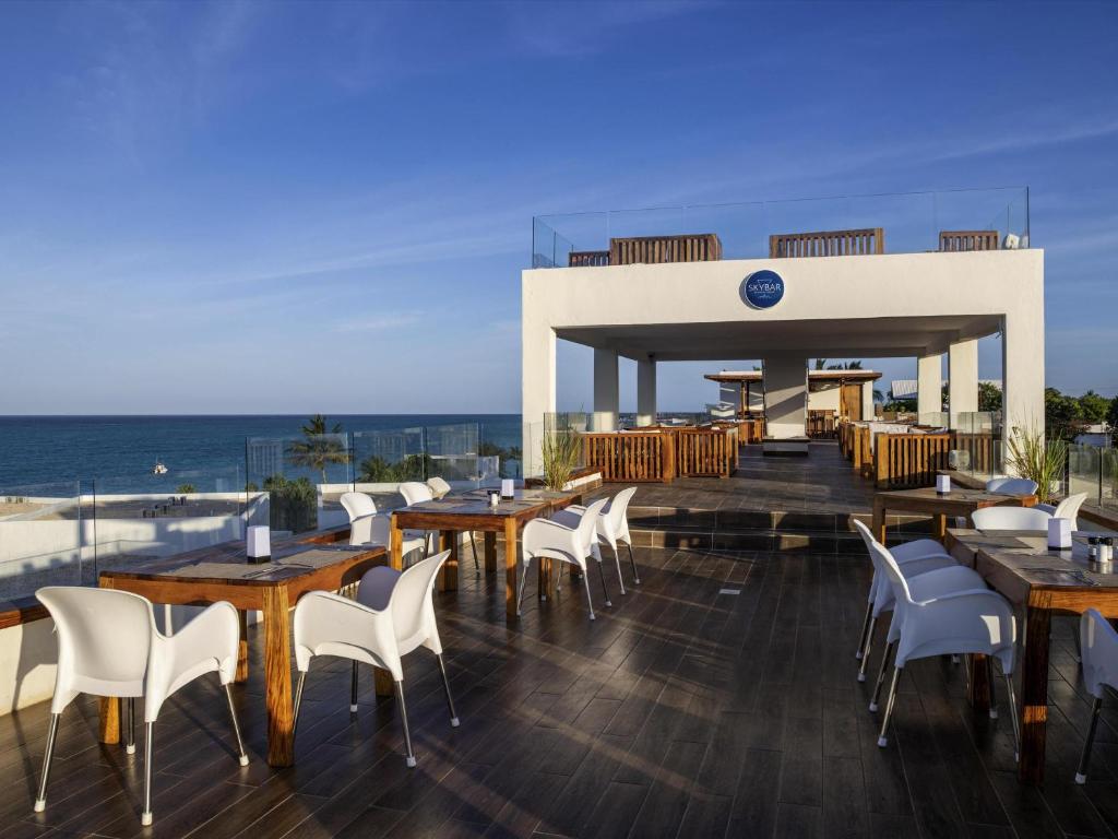 Jūras skats no Nungwi Dreams by Mantis jumta terases.