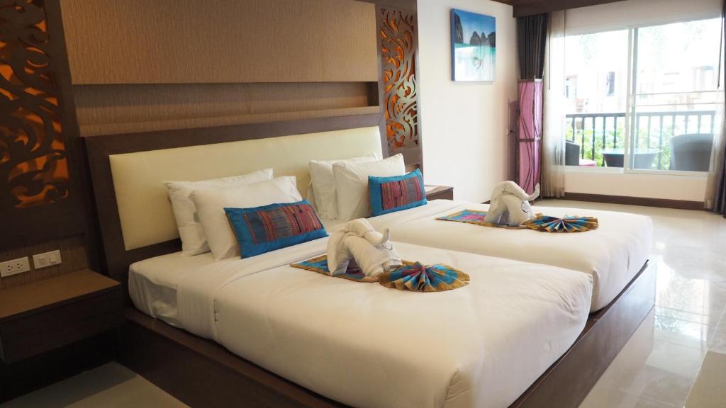 Divvietīgs numurs ar gultām un balkonu Chivatara Resort Bangtao.