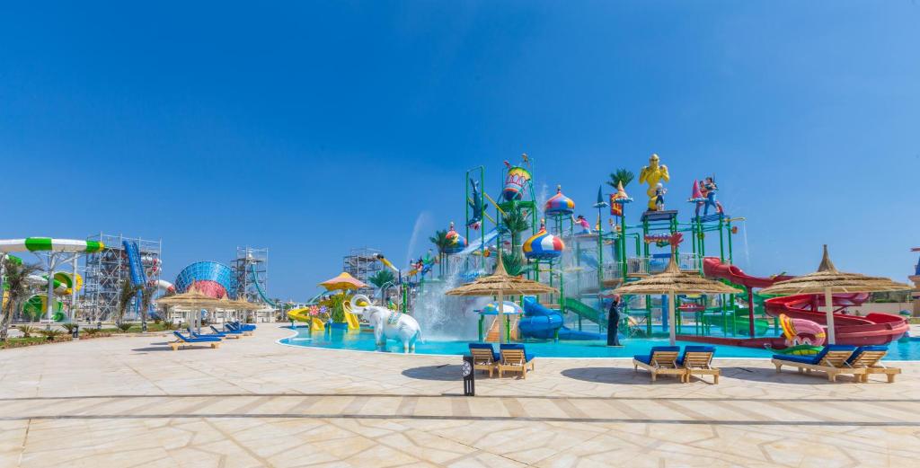 Ūdens atrakciju parks ar košām slidām un izklaidējošām ūdens atrakcijām, apvienots ar saulainu debesi un atpūtas vietām. Ideāla vieta ģimenes izklaidei un atpūtai.