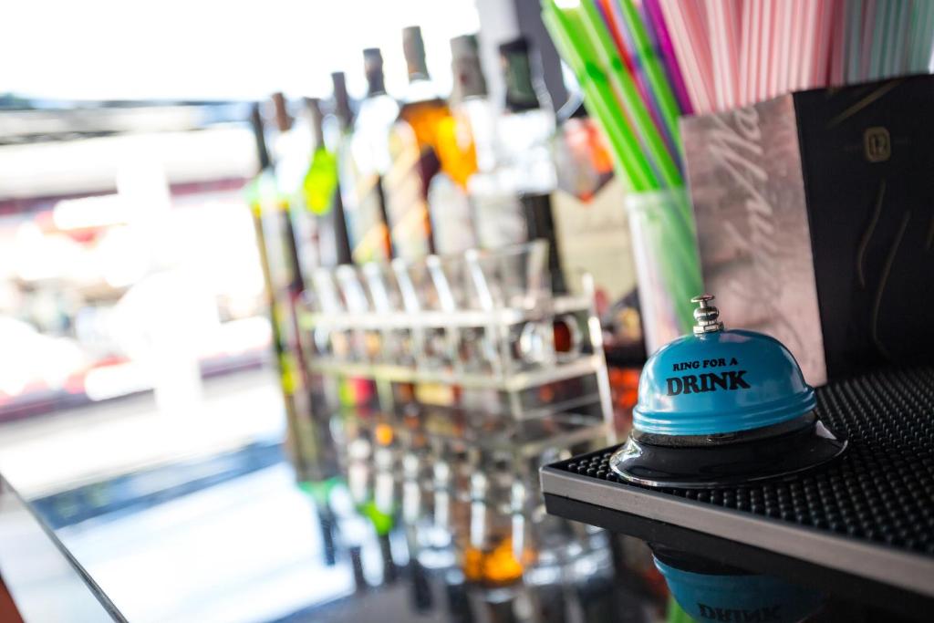 Bāra skats ar zilu zvanu 