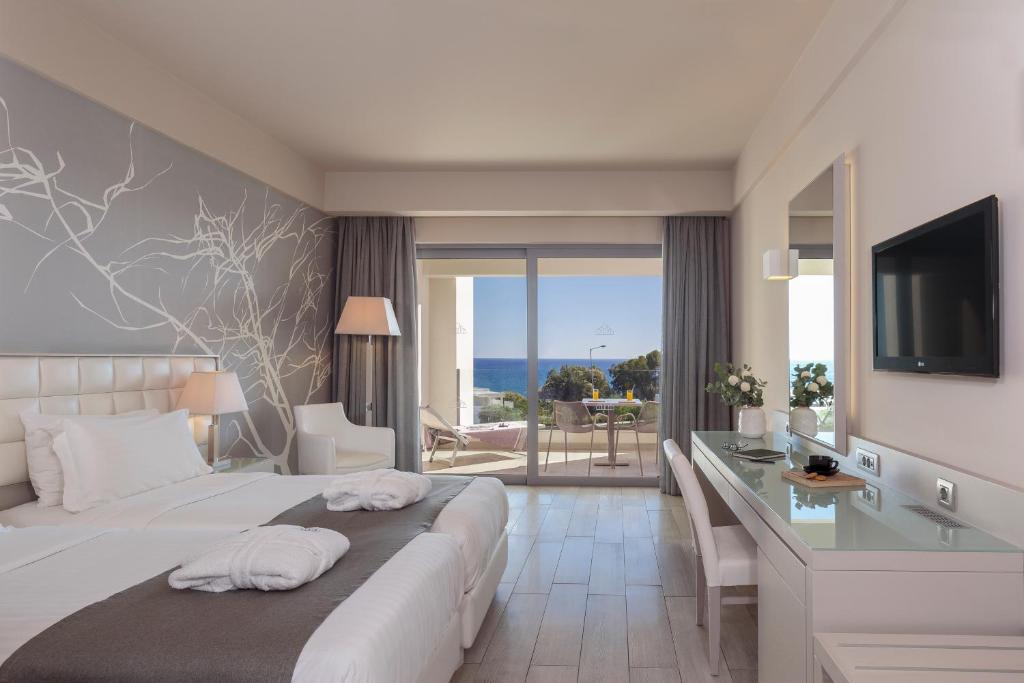 Modernais numurs ar skatu uz jūru viesnīcā Princess Andriana Resort & Spa