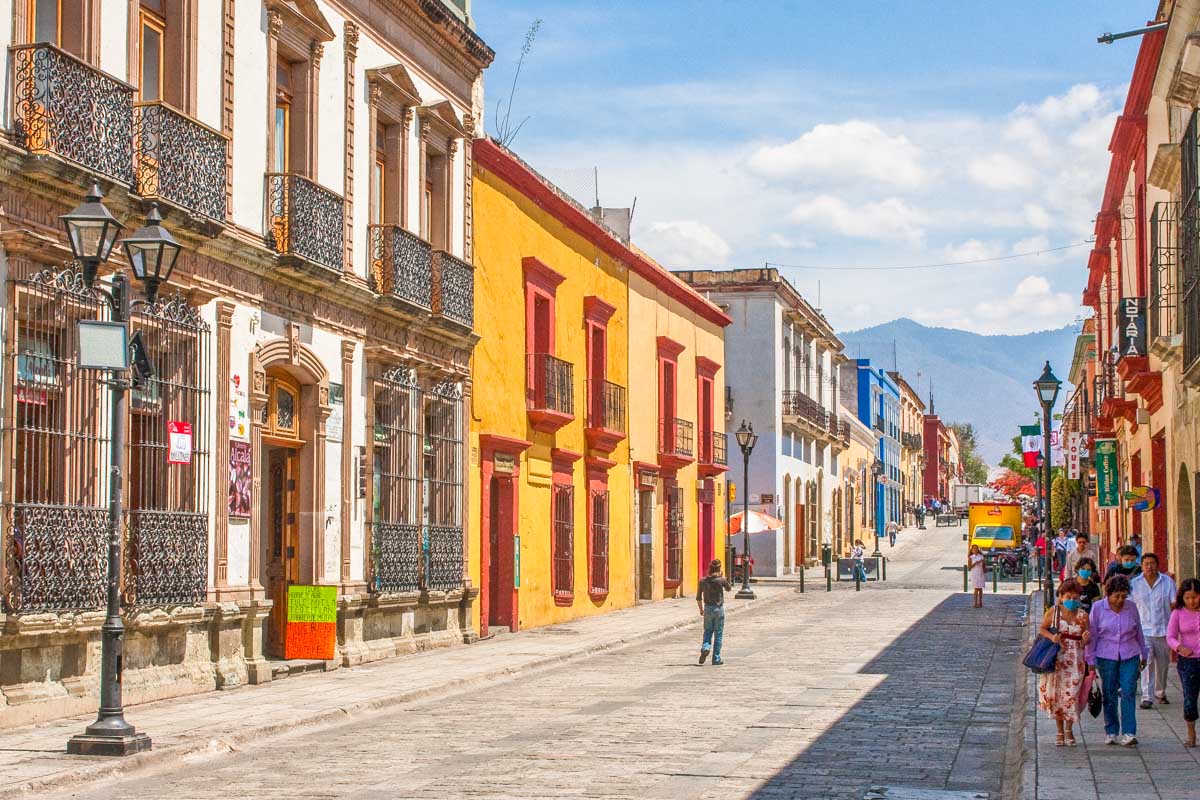 Koloniālās ielas izpēte Oahakā, Meksikā - vēsturiskas ēkas Vanilla Travel ekskursijā