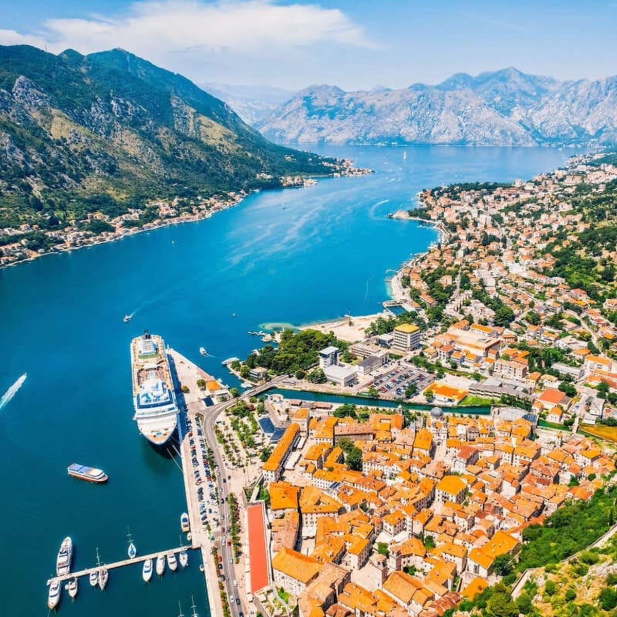 Kotor līcis no putna lidojuma Montenegros kalnos – elpu aizraujoši skati Vanilla Travel kruīzā