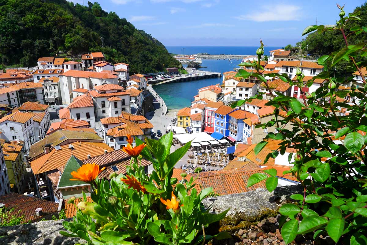 Cudillero zvejnieku ciemats Astūrijā – krāsainas fasādes un jūras ainava Vanilla Travel ceļojumā