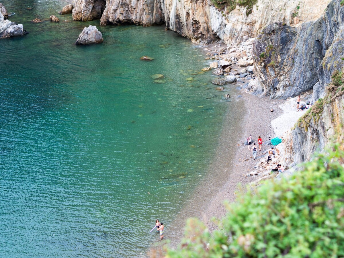 Playa del Silencio pludmale Astūrijā – gleznains klints un okeāns Vanilla Travel ceļojumā