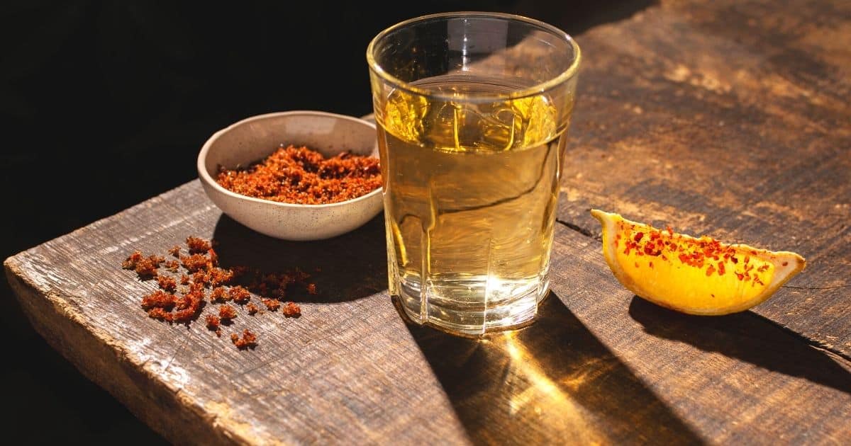 Tradicionālā mezkala degustācija Oahakā – vietējais dzēriens Vanilla Travel ekskursijā