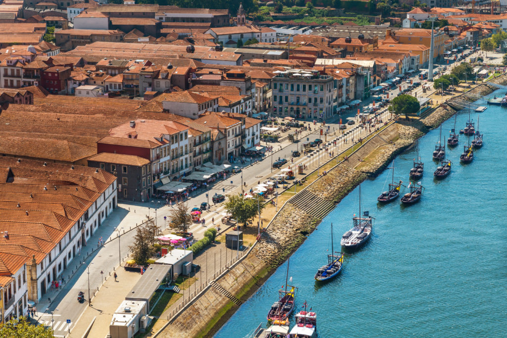Portvīna degustācijas pūles Porto – vēsturiskas vīna pagrabi Vanilla Travel ceļojumā
