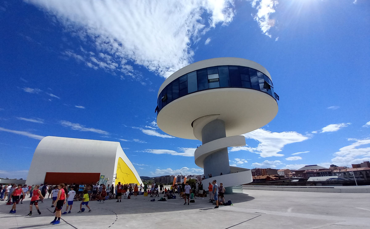 Niemeyer centrs Avilē, Astūrija – mūsdienīga arhitektūra Vanilla Travel ceļojumā