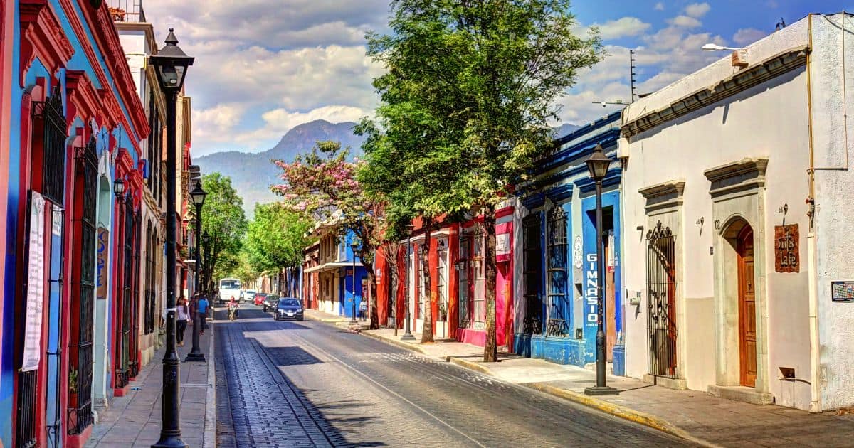 Oaxakas krāsainā iela Meksikā – koloniālā arhitektūra ceļojumā ar Vanilla Travel