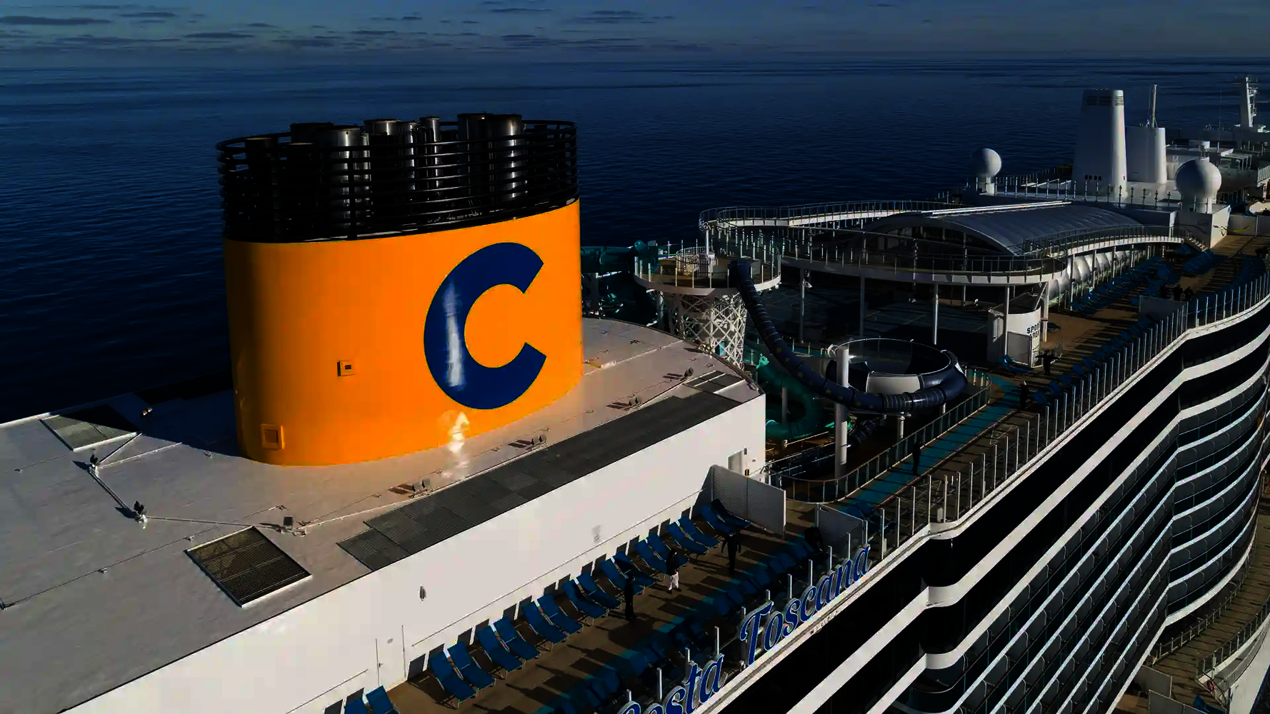Costa Smeralda ūdens slidkalniņš - aizraujošas atrakcijas uz kuģa Costa Cruises kruīzā