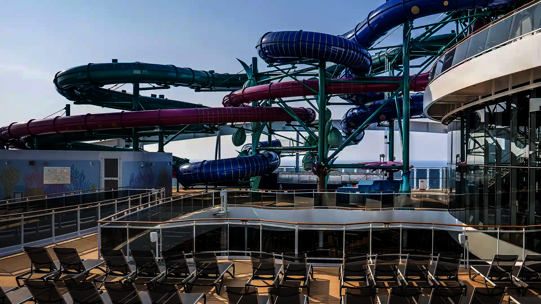 MSC World Europa ūdens parks - aizraujoši slidkalniņi MSC Cruises Vanilla Travel kruīzā