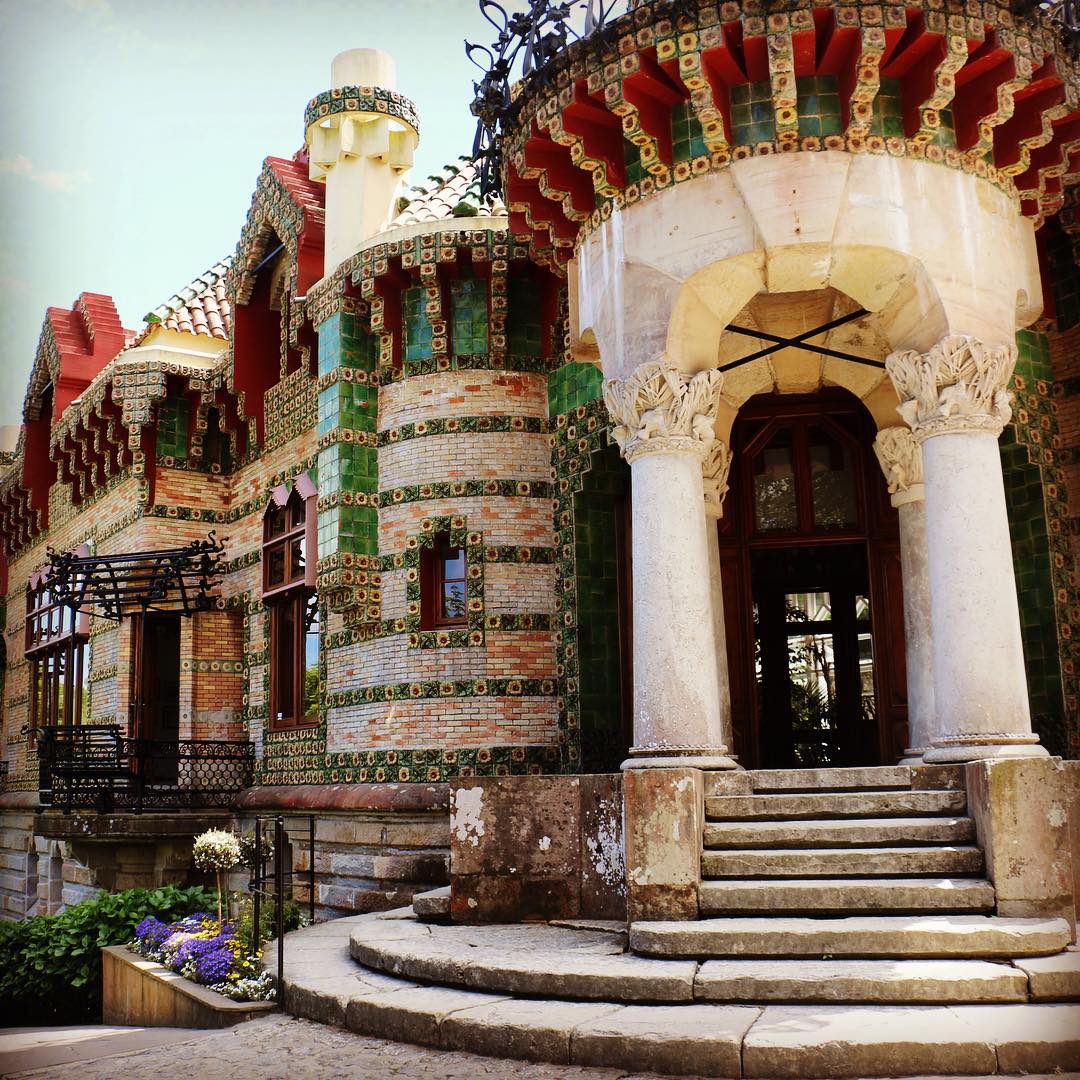 El Capricho Gaudí Komiljasā – unikāla arhitektūra Kantabrijā ceļojumā