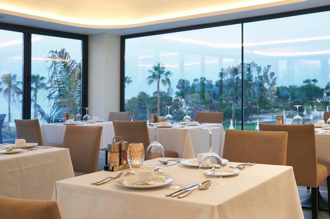 Restorāns ar skatu uz jūru viesnīcā Sunrise Jade