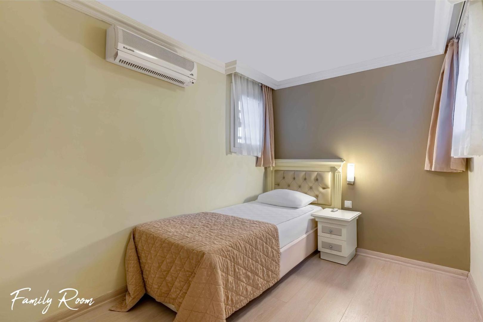 Emelda Sun Club ģimenes numura atsevišķā guļamzona ar vienvietīgu gultu un gaisa kondicionieri