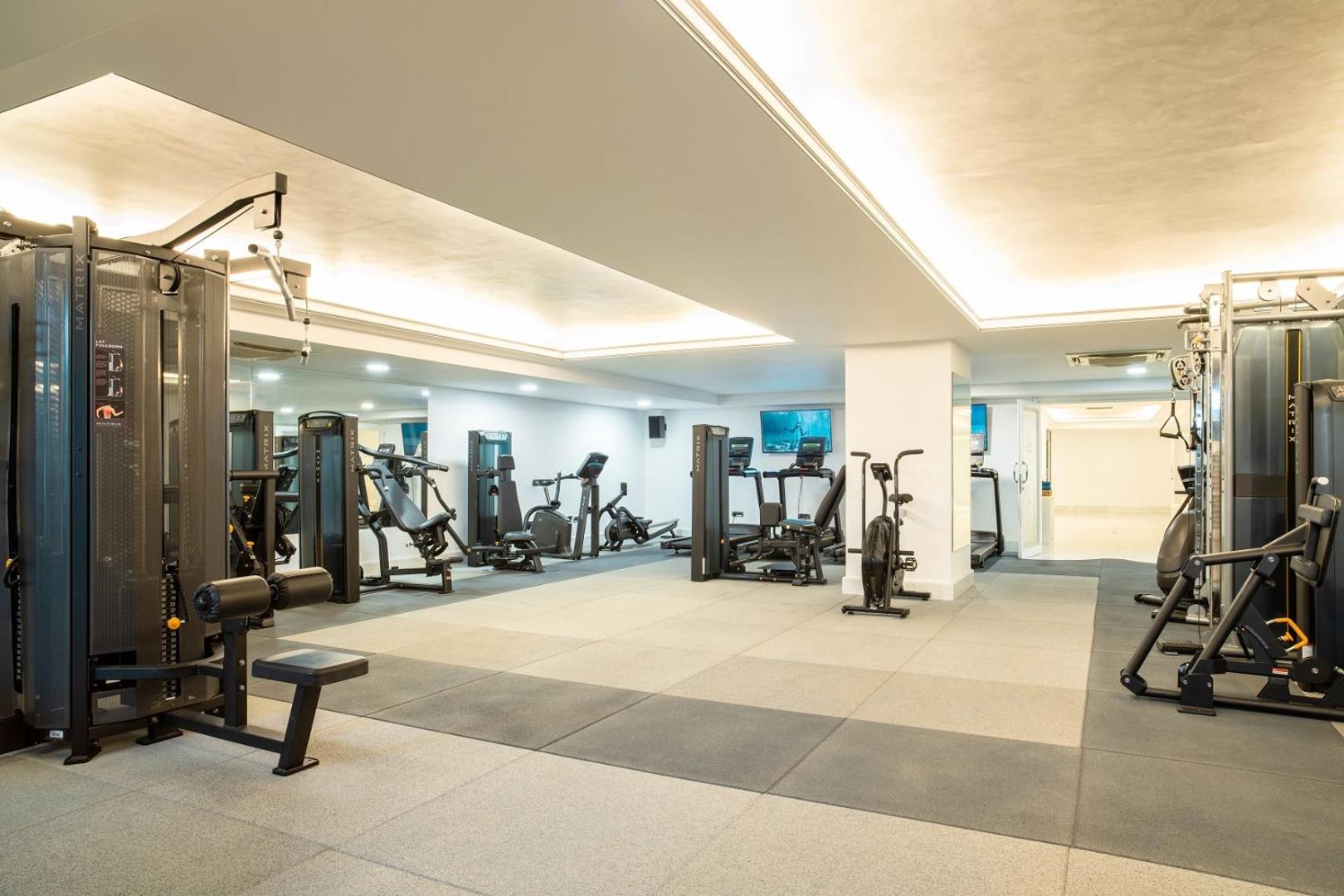 Mitsis Selection Alila moderns fitness centrs ar Matrix skrejceļiem un spēka trenažieriem Rodas viesnīcā