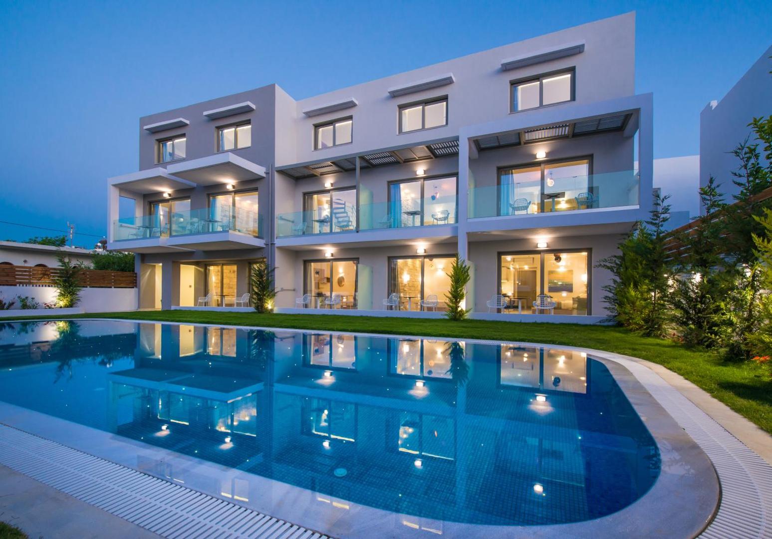 Mary Hotel Apartments & Mary Royal 4*