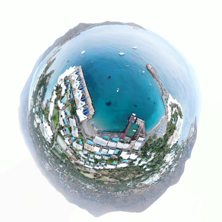 Elounda Beach Hotel And Villas 360 grādu aerofoto skats uz kūrorta līci, privāto pludmali un villām Krētas piekrastē