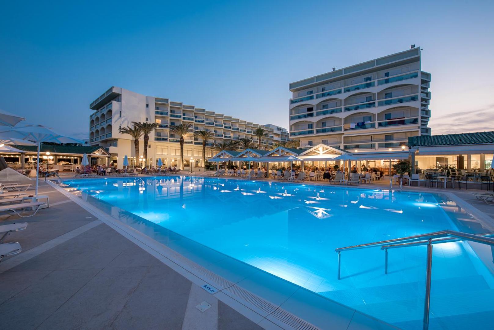 Apollo Beach 4*
