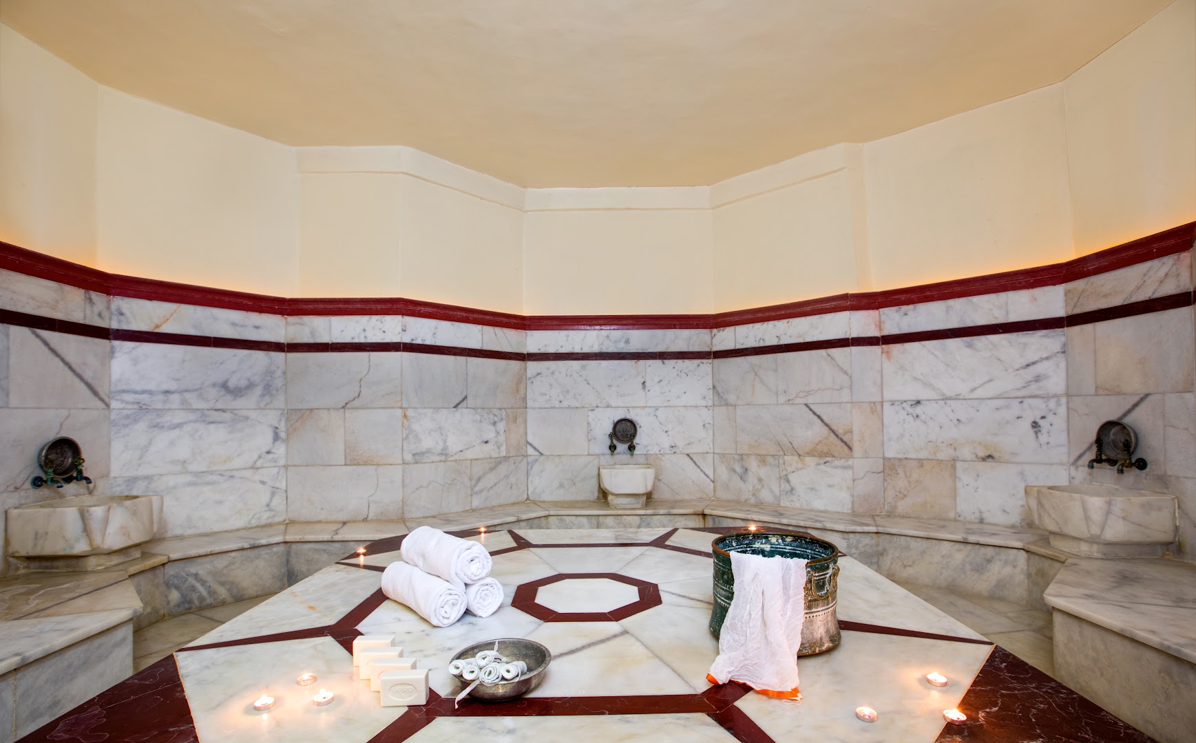 Asteria Collection Side spa centra tradicionālais turku hamams ar marmora apdari, svecēm un rituāla piederumiem