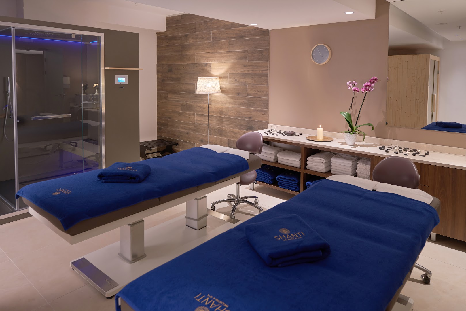 HUMA Kotor Bay Hotel & Villas Shanti spa centrs ar masāžas galdiem un relaksējošu atmosfēru Melnkalnē