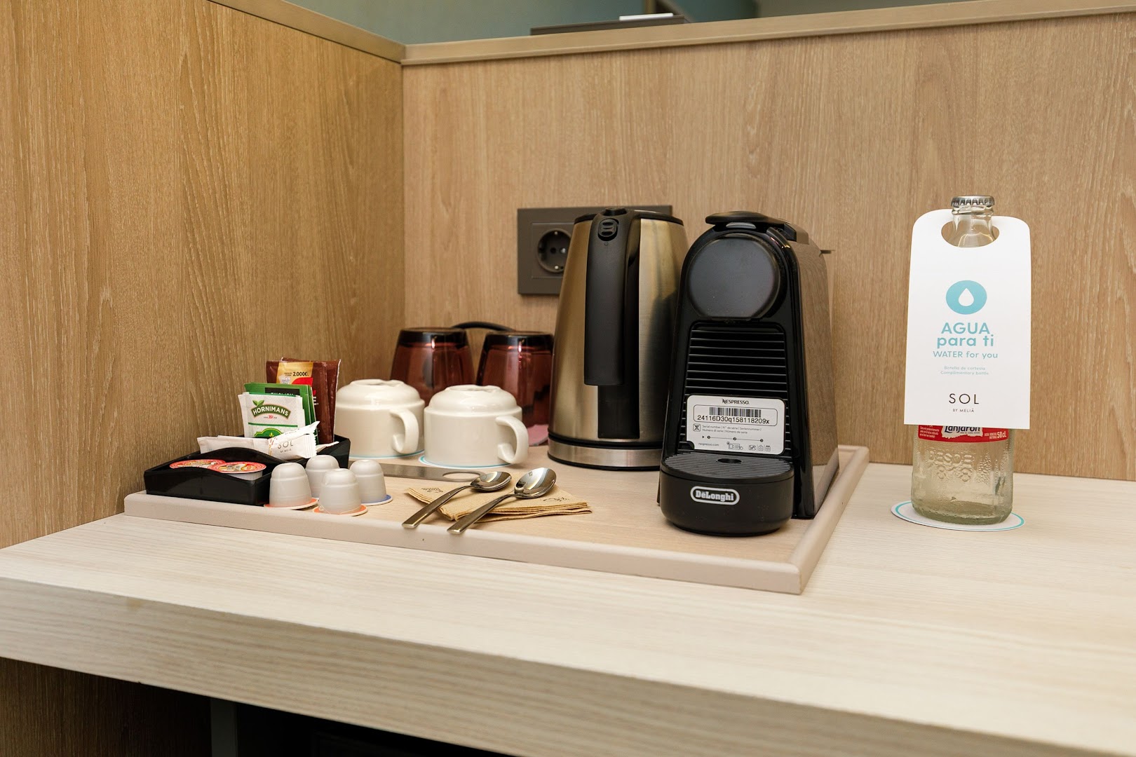 Sol Torremolinos Don Pablo numura kafijas un tējas pagatavošanas komplekts ar Nespresso aparātu, tējkannu un bezmaksas dzeramo ūdeni