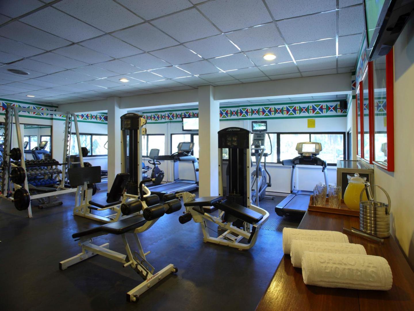 Sarova White Sands Beach Resort & Spa fitness centrs ar moderniem trenažieriem, skrejceļiem un svaigiem dvieļiem apmeklētājiem