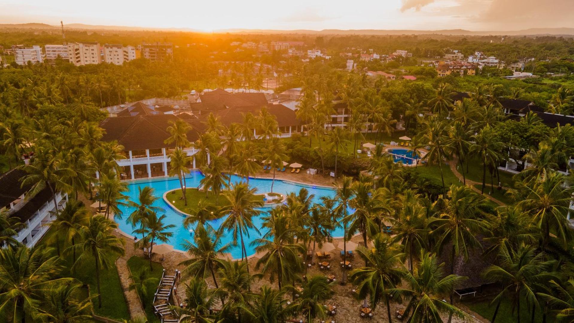 PrideInn Flamingo Beach Resort & Spa 4*