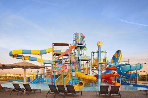 Sheraton Soma Bay Resort bērnu akvaparks ar krāsainiem slidkalniņiem un ūdens atrakcijām ģimenes atpūtai Somabejā