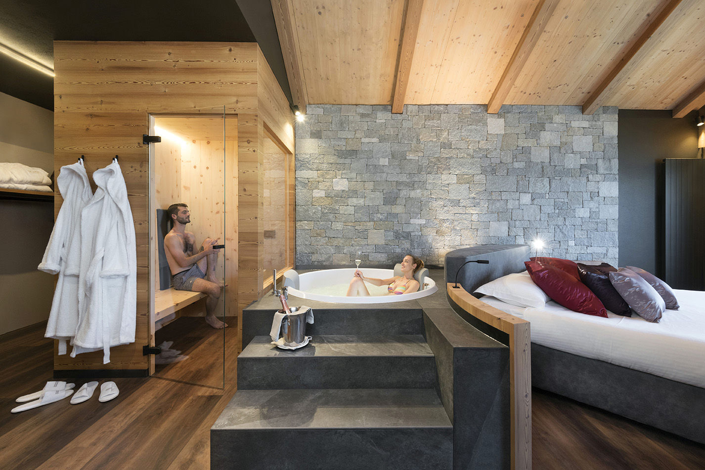 Lac Salin Spa & Mountain Resort luksusa numurs ar privātu saunu, džakuzi un koka apdari Livinjo, Itālijas Alpos