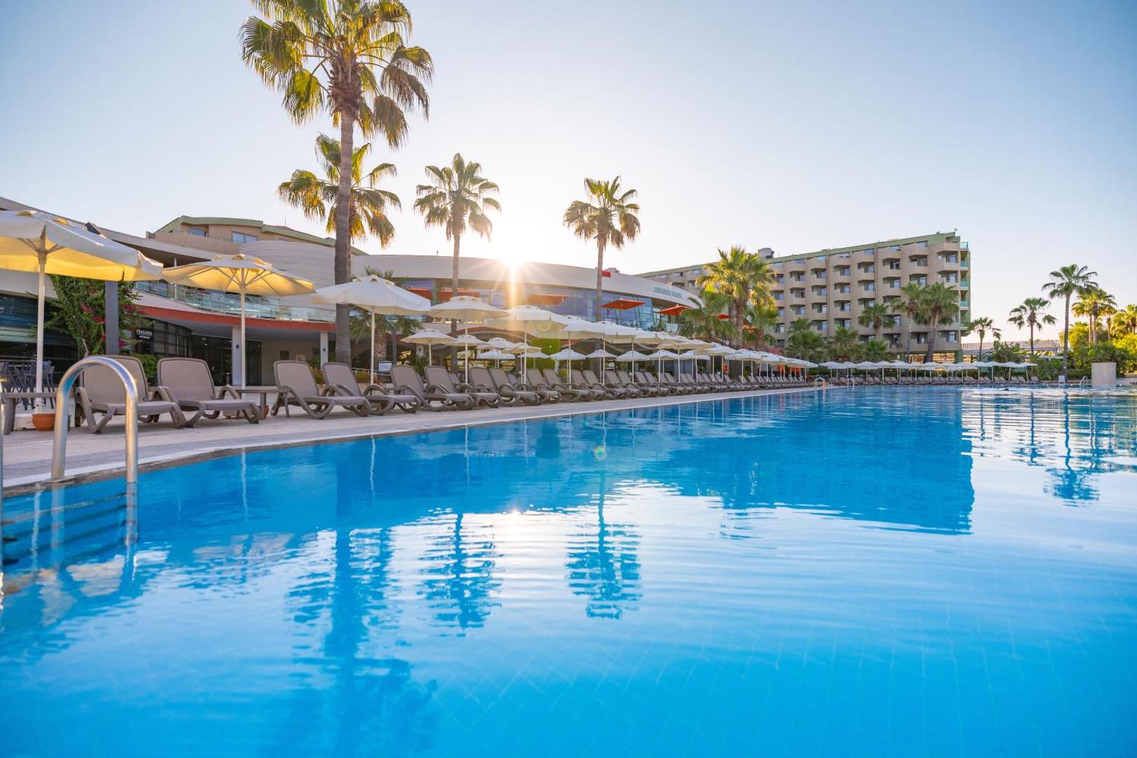 Von Resort Golden Coast 5*